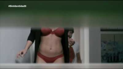Megan Montaner lingerie plot in Sin Identidad (S2 E9) [2015]