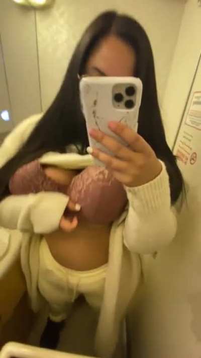 Dropping my tits on the plane for this subreddit 💚 [OC]