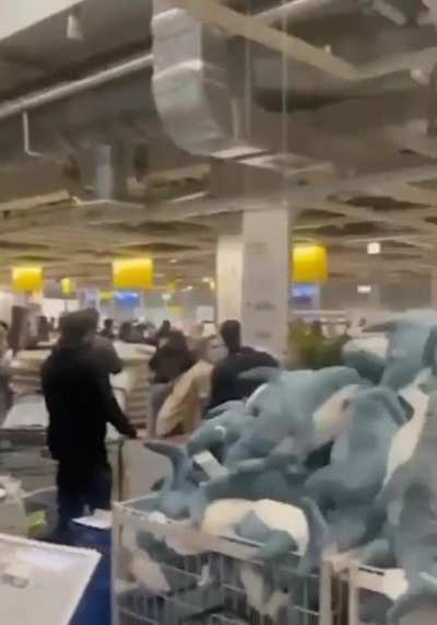 On the last day before closing of IKEA stores in Russia, people are in a rush to buy everything. IKEA is one of the many companies closing their Russian stores due to Putin&rsquo;s invasion of Ukraine. Starting tomorrow, all IKEA stores in Russia will be closed