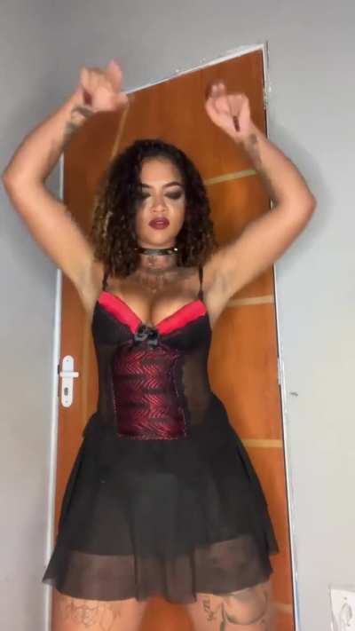 O rab&atilde;o mal cabe na sainha - @gabrielatatuada