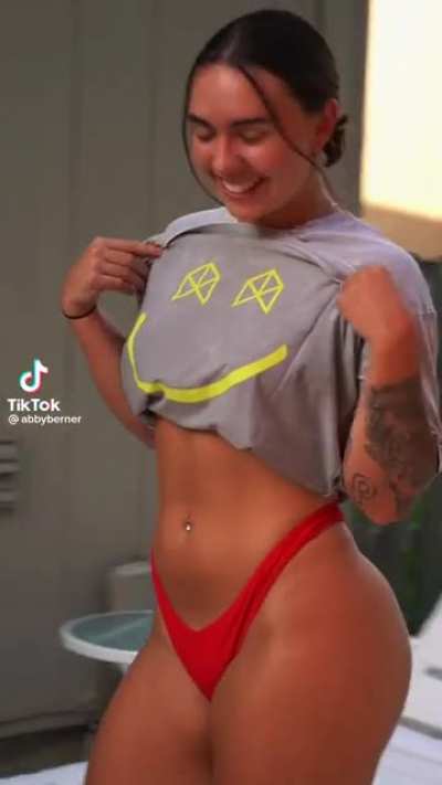 Her body is perfect but her face &hellip;. Idk she don&rsquo;t look pretty to me 😅😂