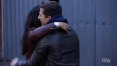 I absolutely adored this scene. It‘s so cute how Jake and Rosa hug!