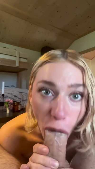 I&rsquo;m that girl you&rsquo;ll remember who gives crazy blowjobs