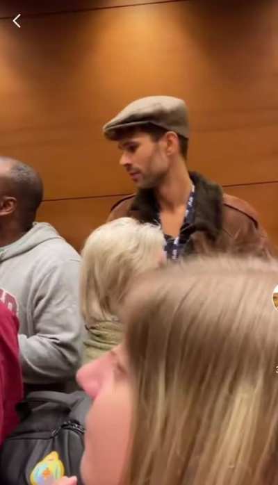 Stuck in an elevator with strangers &amp;amp; decides that&rsquo;s the perfect time to start singing.