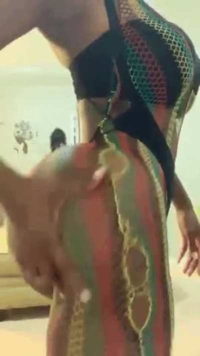 Her ass is incredible 😳😳