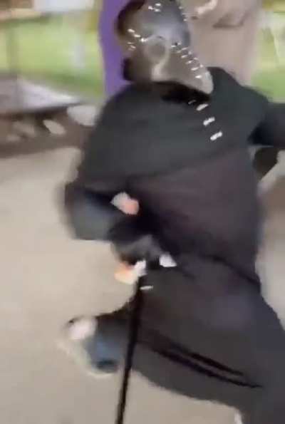 Agiota indo cobrar d&iacute;vida na pandemia de peste de 2022