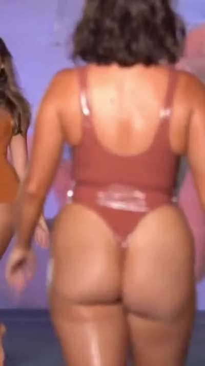 Am i the only one obsessed with Natalie&rsquo;s ass?