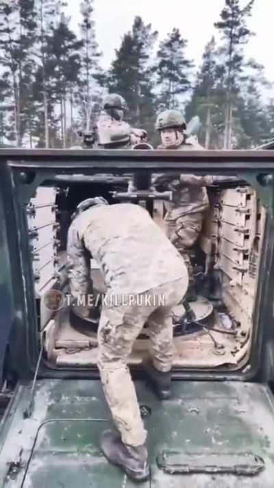 AFU fighters undergo training on the Lithuanian 120mm Panzerm&ouml;rser M113 self-propelled mortar.