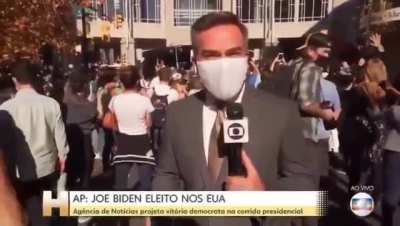 Repitam comigo: democratas n&atilde;o se aglomeram!