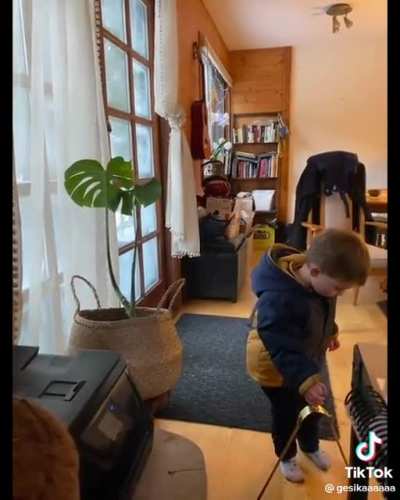 After a long ordeal, a mom successfully coaches her son to unlock a door for her.