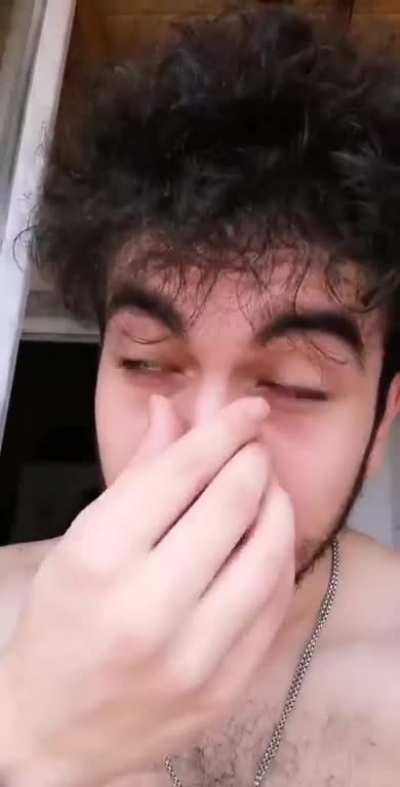 Aga b &uuml;z&uuml;ld&uuml;m laan, kedi yemiş hemde (