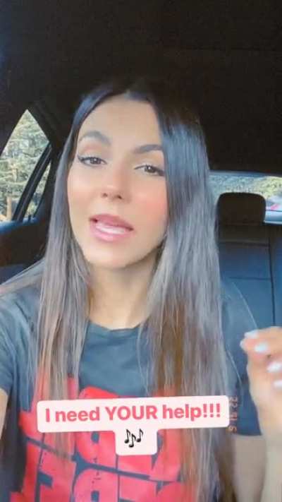 "HELP ME!!!" Comment on Insta to Help Victoria