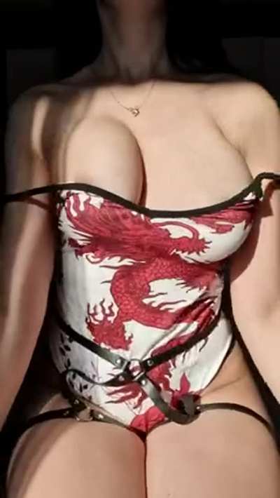 I'm very horny right now, I love to do vedio call or sexting,, Rate please 👻:eva_baby79