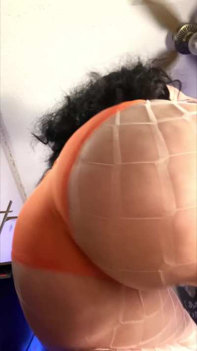squat twerking in my white fishnets and orange panties! (this one's a throwback from me)