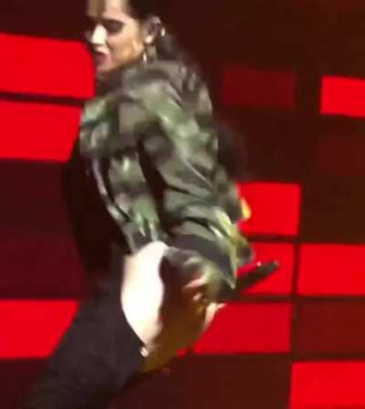 Becky G's perfect little booty 🍑👌