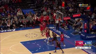 [Highlight] Having made 10 three's already, the Sixers opt for a defensive strategy of not guarding LaVine at all, and he promptly splashes his 11th of the game.