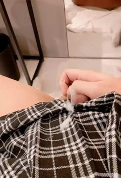 This girl cums like a fountain