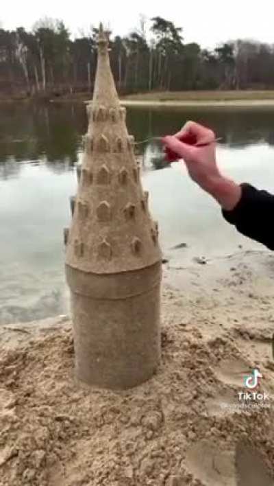 Building a Hogwarts sandcastle