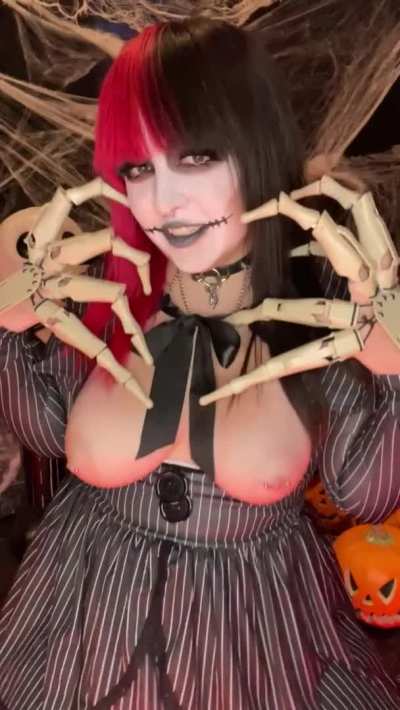 If you can guess my cosplay I’ll let you fuck my tits
