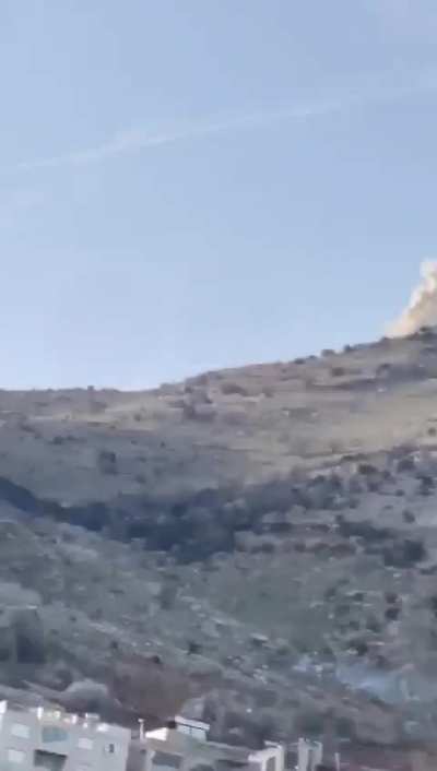 Irone Dome interceptions in Northen Israel, few interceptors seen fly into mountain