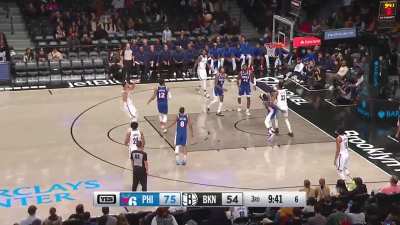 [Highlight] Ben Simmons attempts a turn-around fadeaway