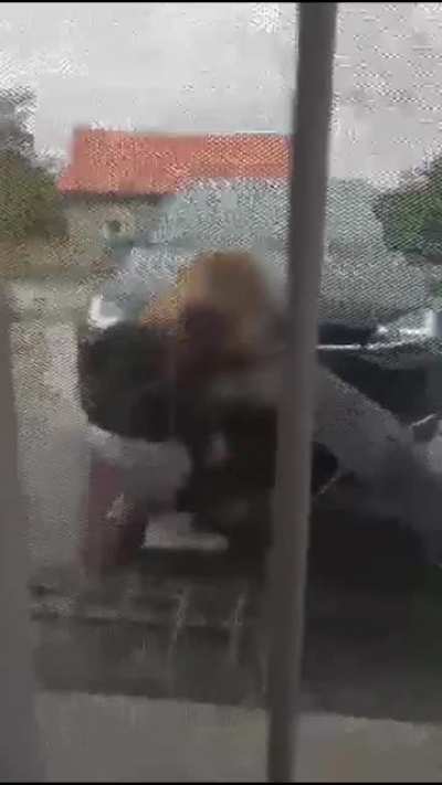 Posrala ti se ova mala, z maskom si rit bri&scaron;e