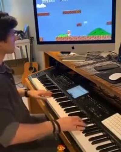 The Way this Guy Plays the Sound Effects for Mario on His Piano
