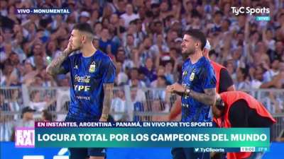 Argentine fans chanting 