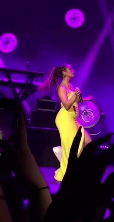 Jorja Smith live at O2