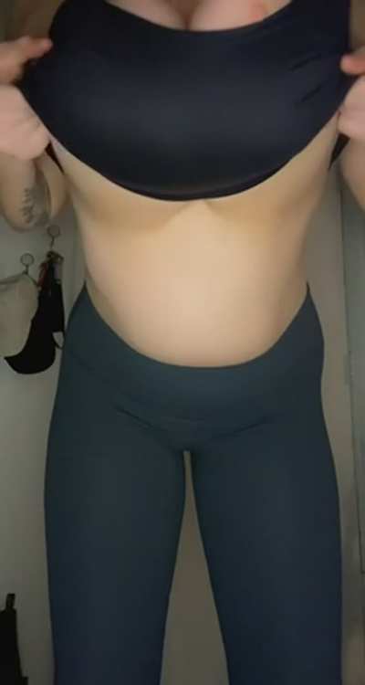 Would you fuck a 5&rsquo;10 girl with big boobs? [drop]