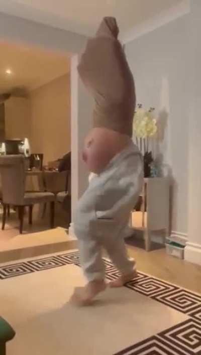 Who needs TV when you have this kind of entertainment 😂