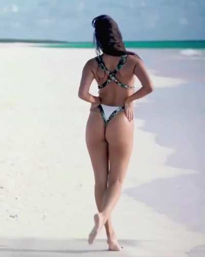 Barbara Palvin&rsquo;s perfect backside