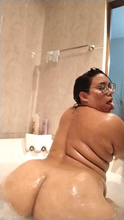 A wet twerk