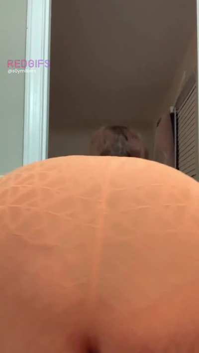Fuck marry or suck 🍑 let’s chat 💕 just check the comments for a 🥵 link 👇 for me 😇 