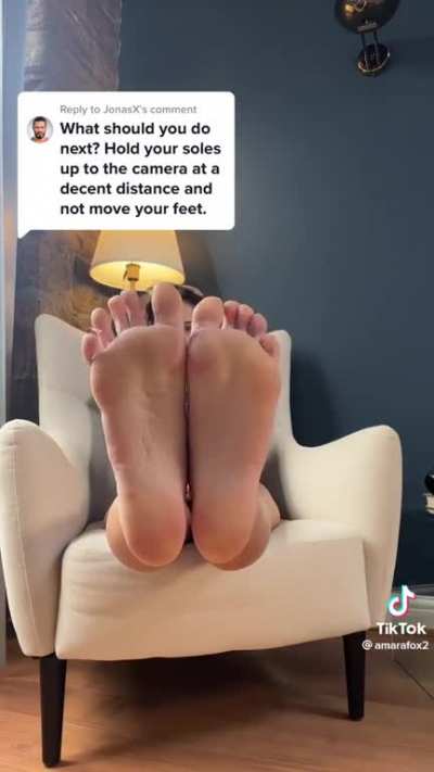 Amaras feet