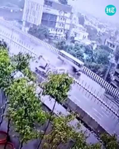 Overspeeding "CRETA" accident on Ludiana-Ferozpur road. Must be dumb to overspeed in rainy season.
