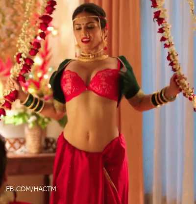[Plot] [Sexy] [Indian] Sunny Leone [GIF]