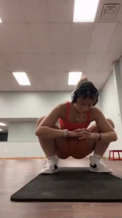 Sorry but I&rsquo;d eat Ana&rsquo;s Ass after a workout&hellip;