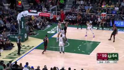 [Highlight] Demar Derozan with the assist of the year