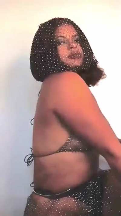Quality&rsquo;s not there because I brightened it but her new reel shows titties.