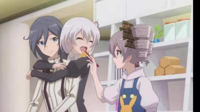 Teri Teri eating