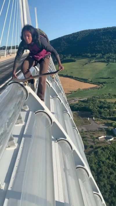Base skate jumping
