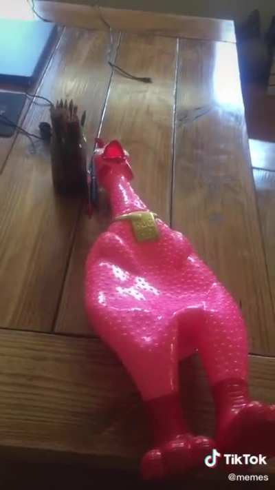&Eacute; UMA SIRENE? N&Atilde;O! &Eacute; UM GEMID&Atilde;O? N&Atilde;O! &Eacute; A SUPER GALINHA, A INIMIGA DO GANSO DE SAPUCAIA!