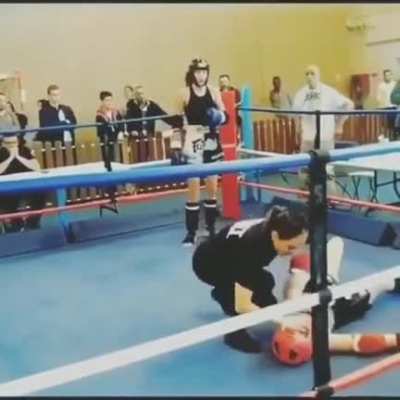 Insane elbow move, very fast, precisive and powerful.