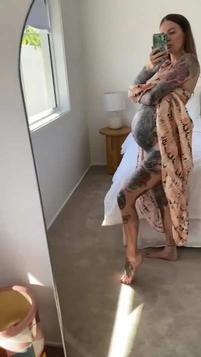 Would you fuck this horny mama?