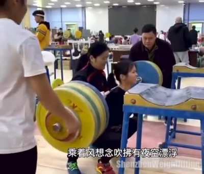 13 years old girl back squat 183kg 😱😳