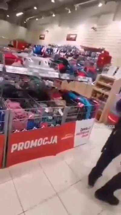 Polish police vs shopping mall shopper without mask