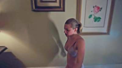 Lili Reinhart in Riverdale