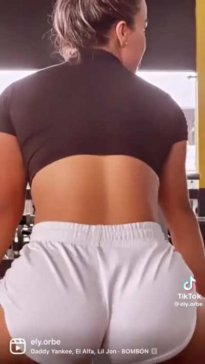 Twerking night at gymn 🍑🤤 