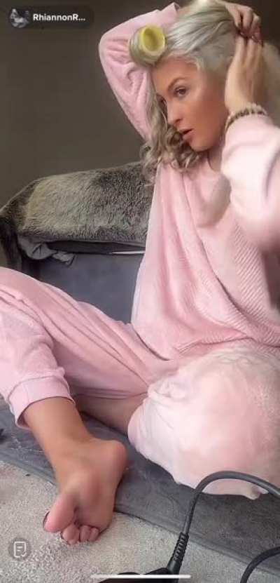 ryderrhiannon3 - Live rn- pretty soles!